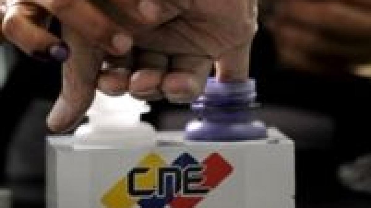 hugo chavez isi conduce partidul catre glorie neregulile sunt la moda si in venezuela