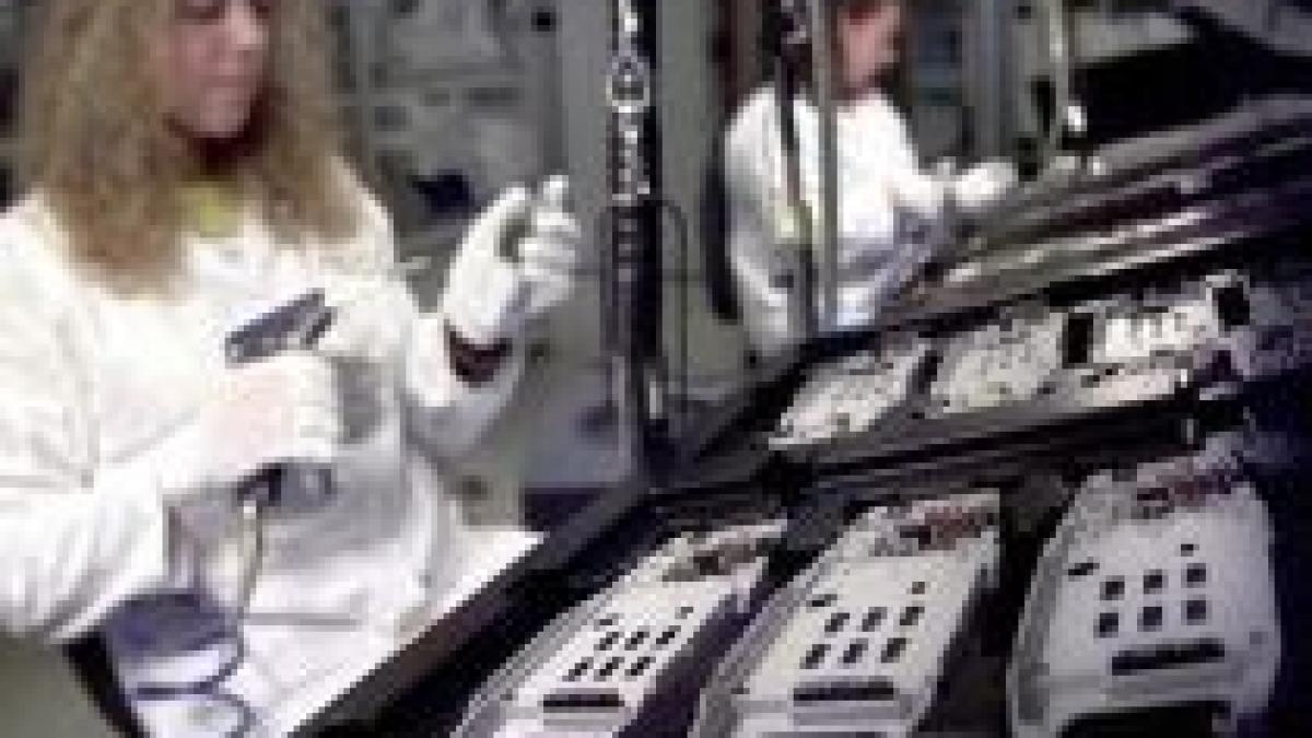 cateva sute de angajati de la fabrica nokia intra in somaj tehnic pe perioada sarbatorilor