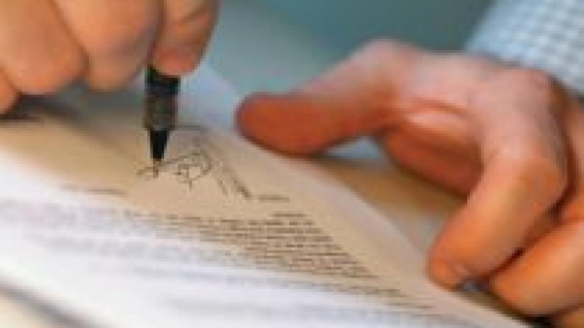 efectul direct al crizei financiare romanii au mai putine datorii la banci