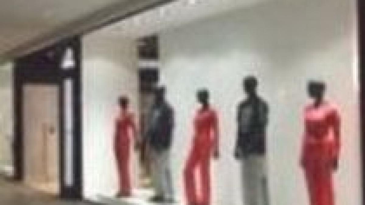 sapte femei de etnie rroma au luat cu asalt un magazin din centrul capitalei pentru a fura