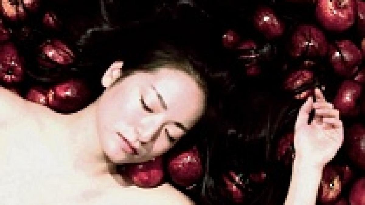 alba ca zapada se imbraca de la jean paul gaultier