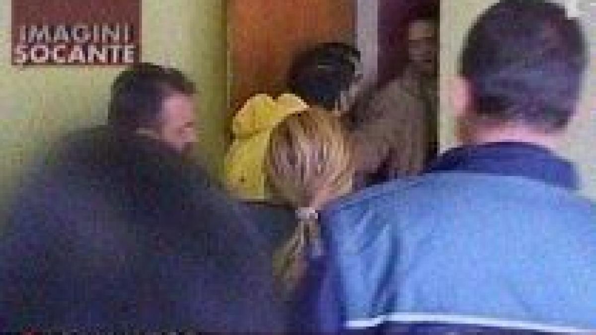 micuti smulsi din bratele parintilor si bruscati chiar de angajatii de la protectia copilului