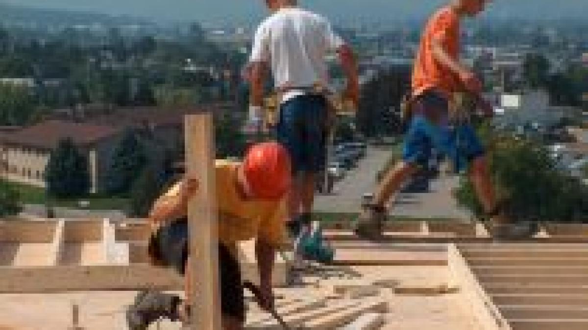 jumatate dintre romanii din spania vor reveni acasa in doi ani