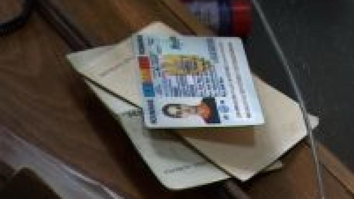 peste 8 500 de acte de identitate au fost emise cu o zi inainte de alegeri