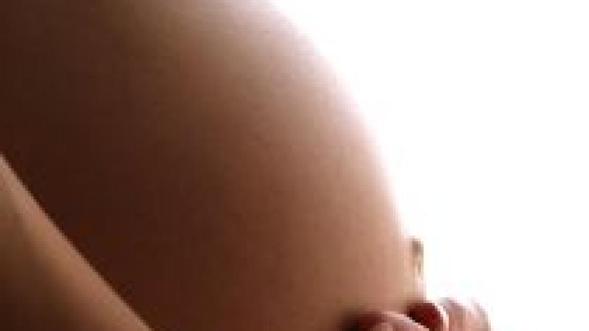 femeile insarcinate avertizate sa nu se machieze pentru a nu dauna fatului