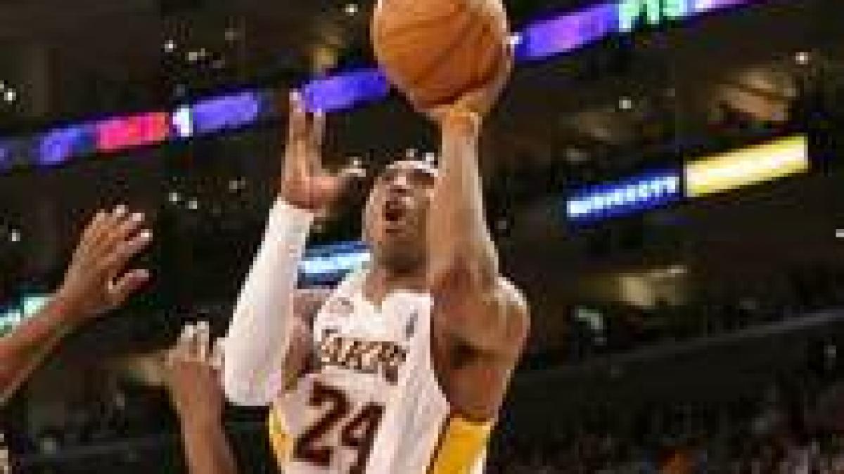 lakers raptors 112 99 kobe a ratat de putin doborarea unui record video
