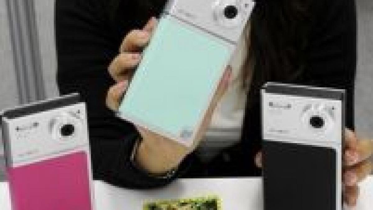 xiao prima camera digitala cu imprimanta incorporata a fost lansata in japonia