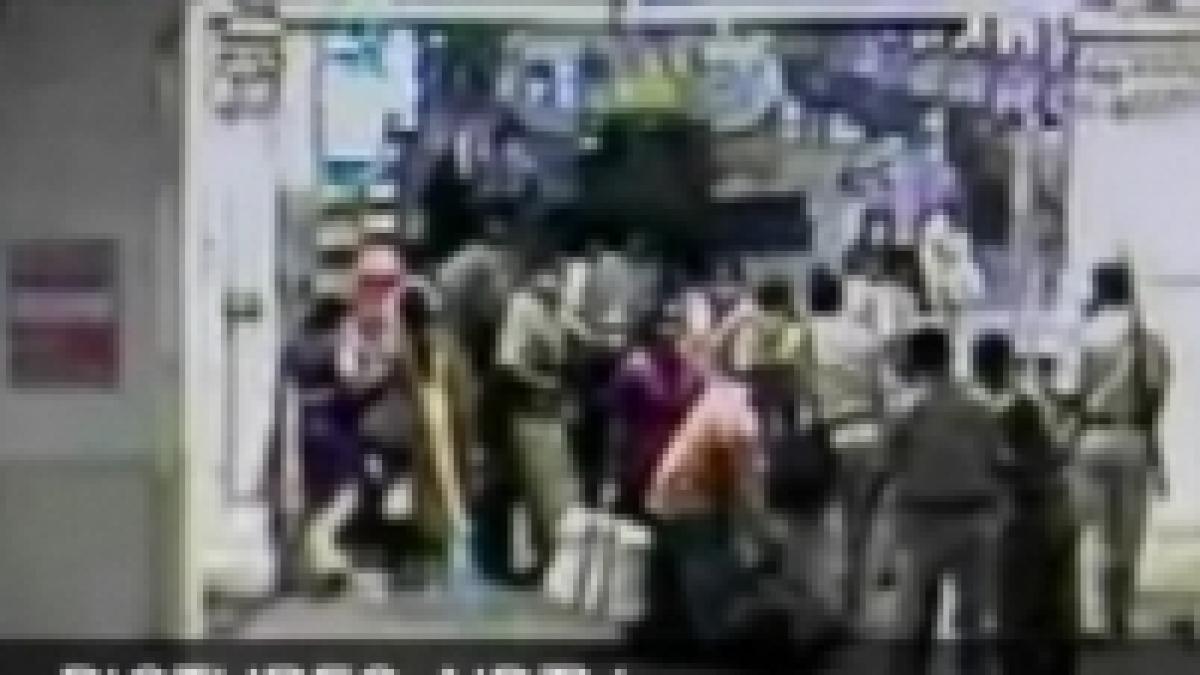 fortele de ordine indiene folosesc echipamente vechi de 80 de ani