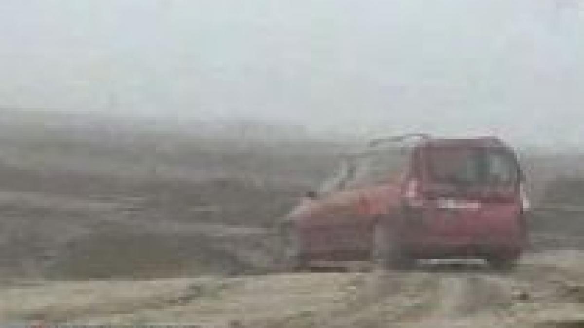 tariceanu n are bafta la logan una din masinile din coloana premierului a cedat video