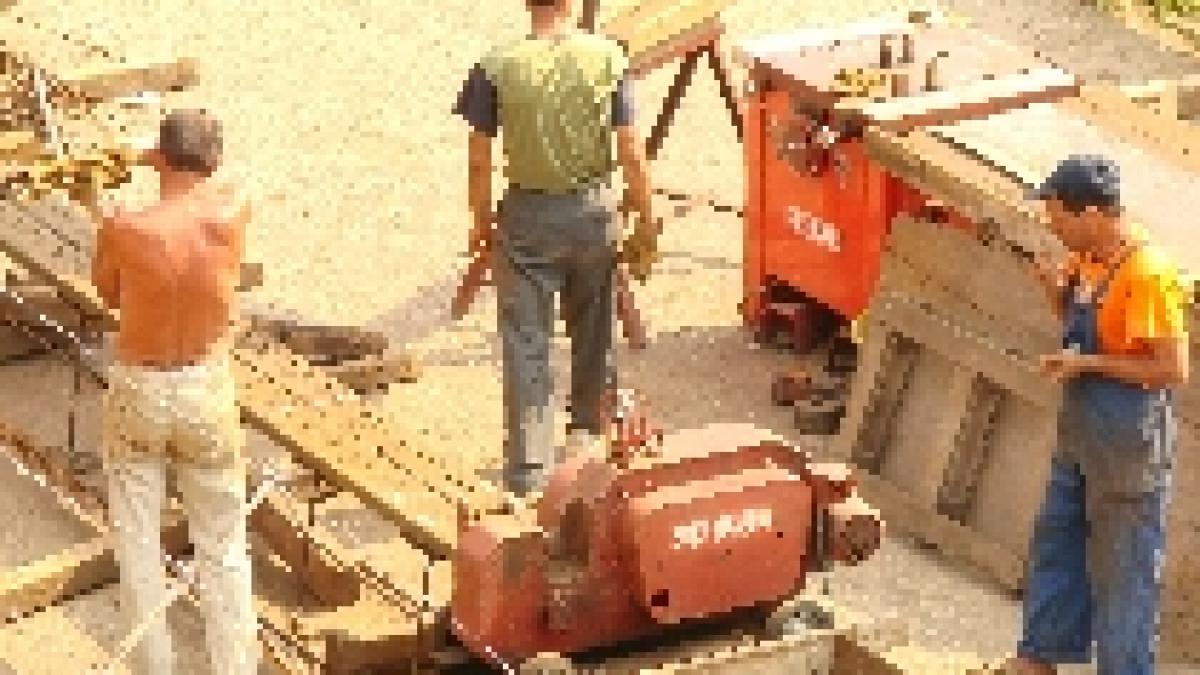 trafic de persoane barbatii sunt mai traficati decat femeile pentru ca sunt supusi la munca fortata