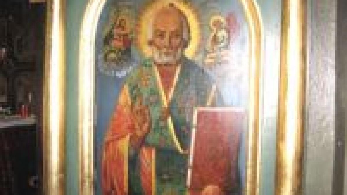 crestinii ortodocsi si greco catolici il praznuiesc pe sfantul nicolae