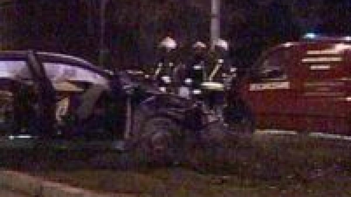 patru tineri au scapat cu viata dupa ce masina in care se aflau s a rostogolit la peste 200 km h