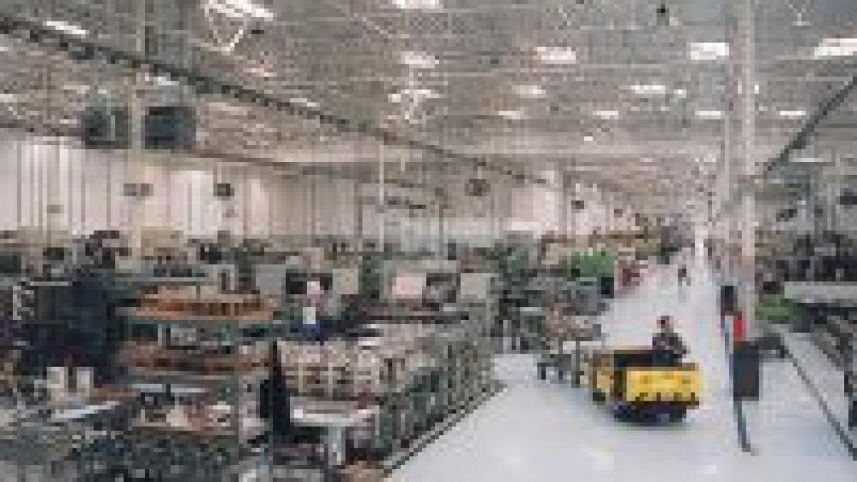 sute de angajati ocupa o fabrica din chicago nemultumiti de inchiderea unitatii