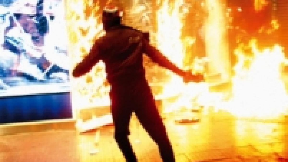 pagubele din atena sunt catastrofale peste 300 de magazine devastate printre vandali doi romani