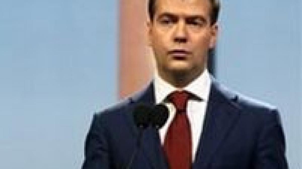 discursul lui medvedev cu ocazia zilei constitutiei intrerupt de protestele unui opozant video