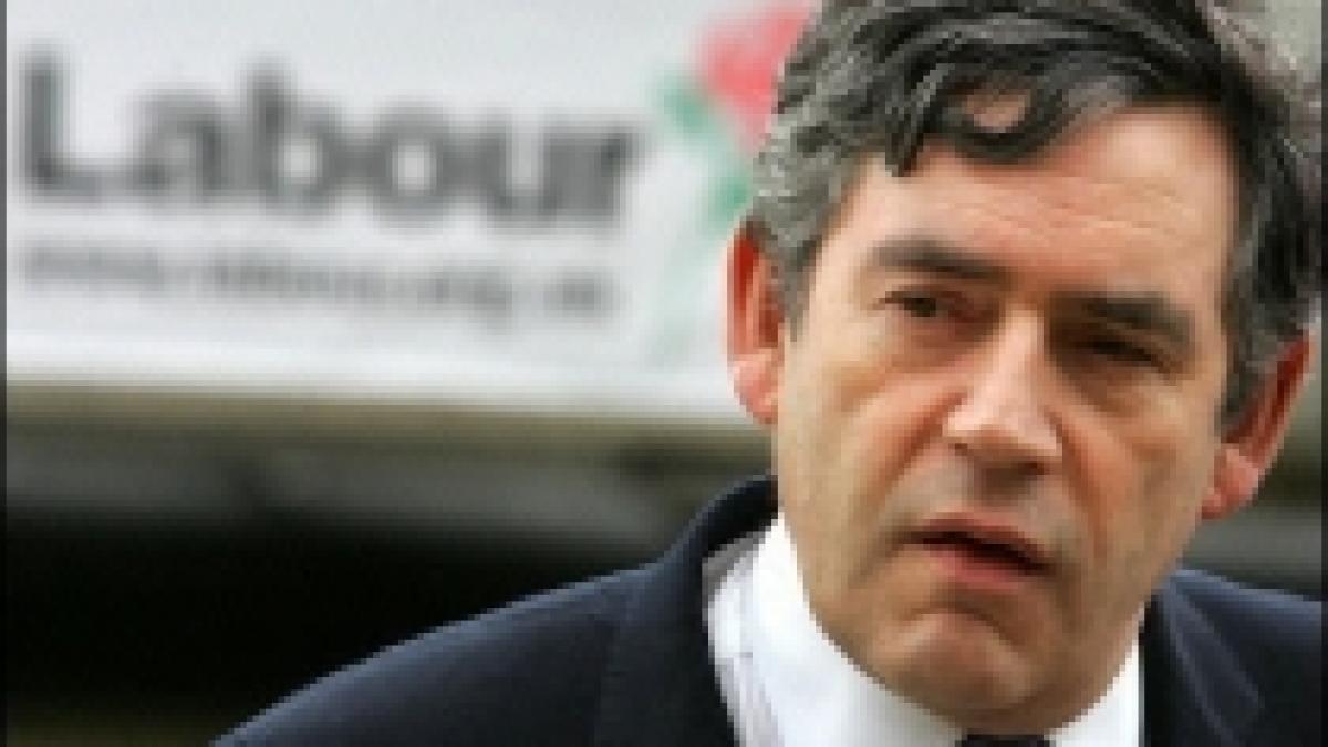 gordon brown vrea sa refuze cererea lui obama de a trimite 2 000 de militari in afganistan