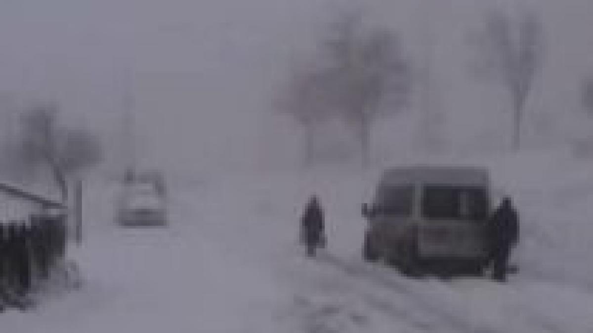 iarna s a instalat in mai multe zone din tara in maramures stratul de zapada atinge 70 de centimetri