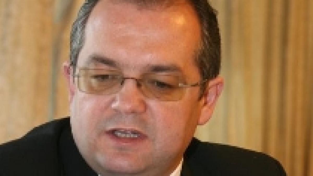 premierul emil boc prima cazatura video