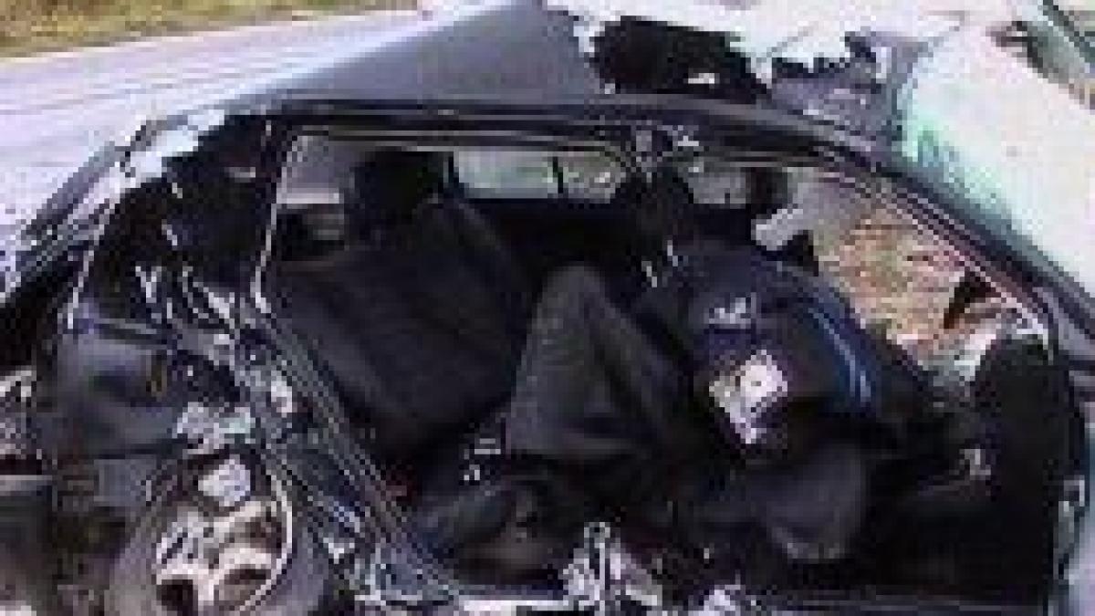 un tanar fara permis a ucis trei oameni dupa o depasire pe linia continua