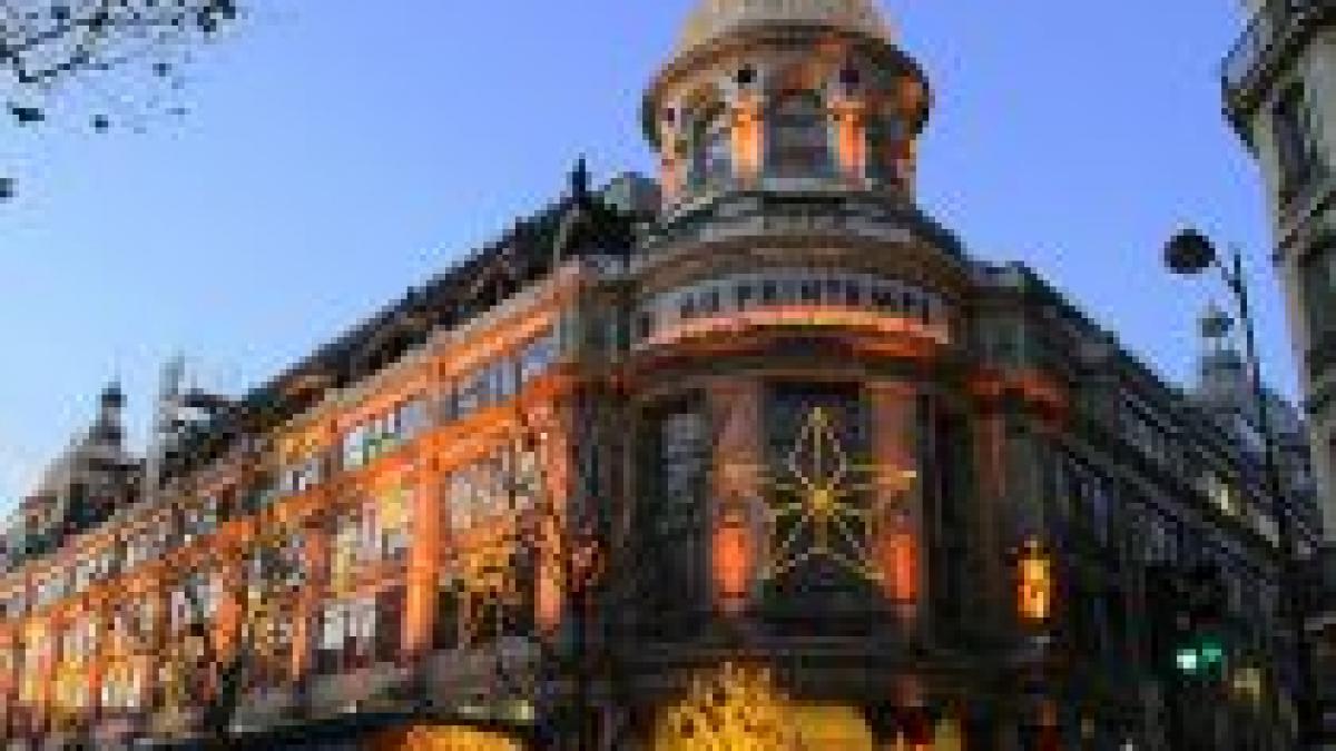 cinci dispozitive explozive descoperite intr un magazin din centrul parisului