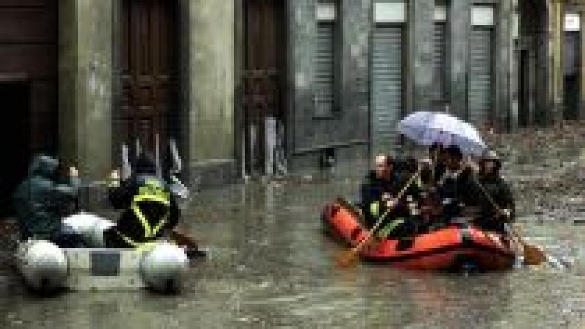 italia sub ape autoritatile fac eforturi disperate pentru a face fata inundatiilor