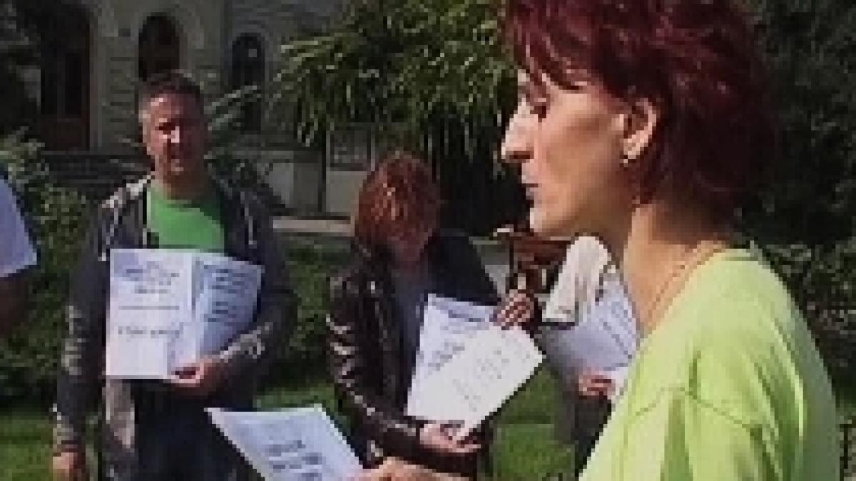 mama tripletilor care primea indemnizatie pentru un singur copil a castigat procesul cu statul