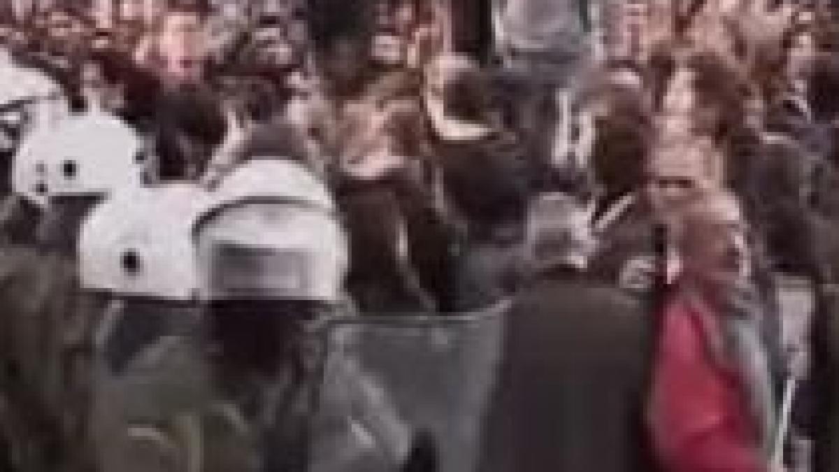 grecia mii de oamenii au protestat din nou pe strazile atenei