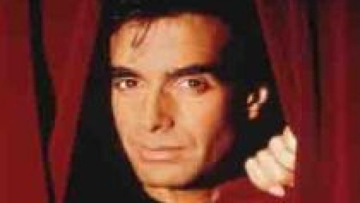 david copperfield a fracturat mana unui asistent in timpul unui numar de iluzionism