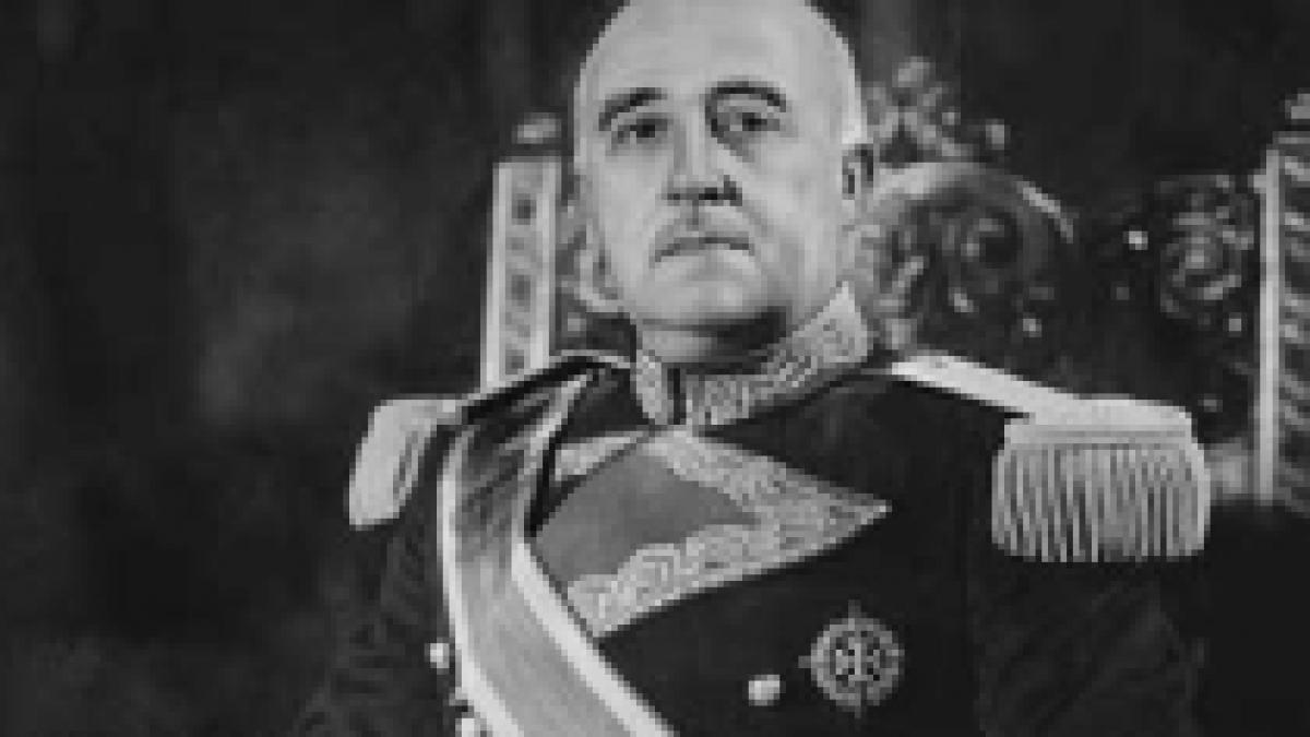 spania una din ultimele statui ale generalului franco daramata