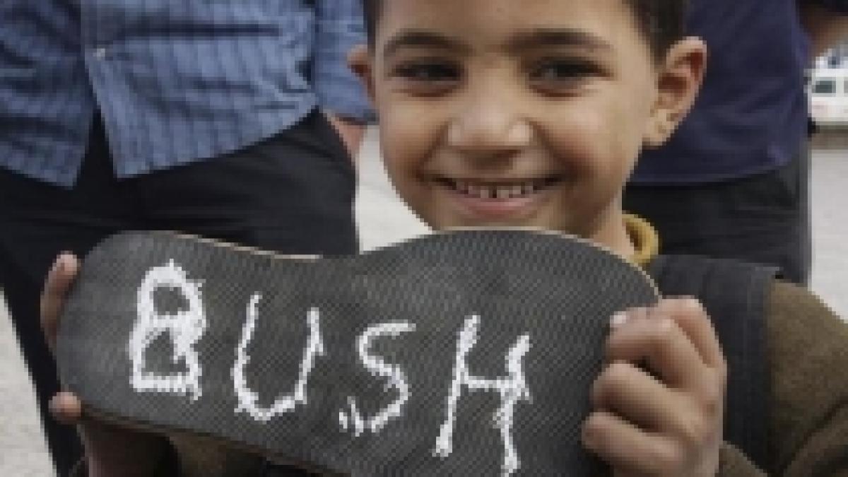 un egiptean isi ofera fata irakianului care a aruncat cu pantofii in bush