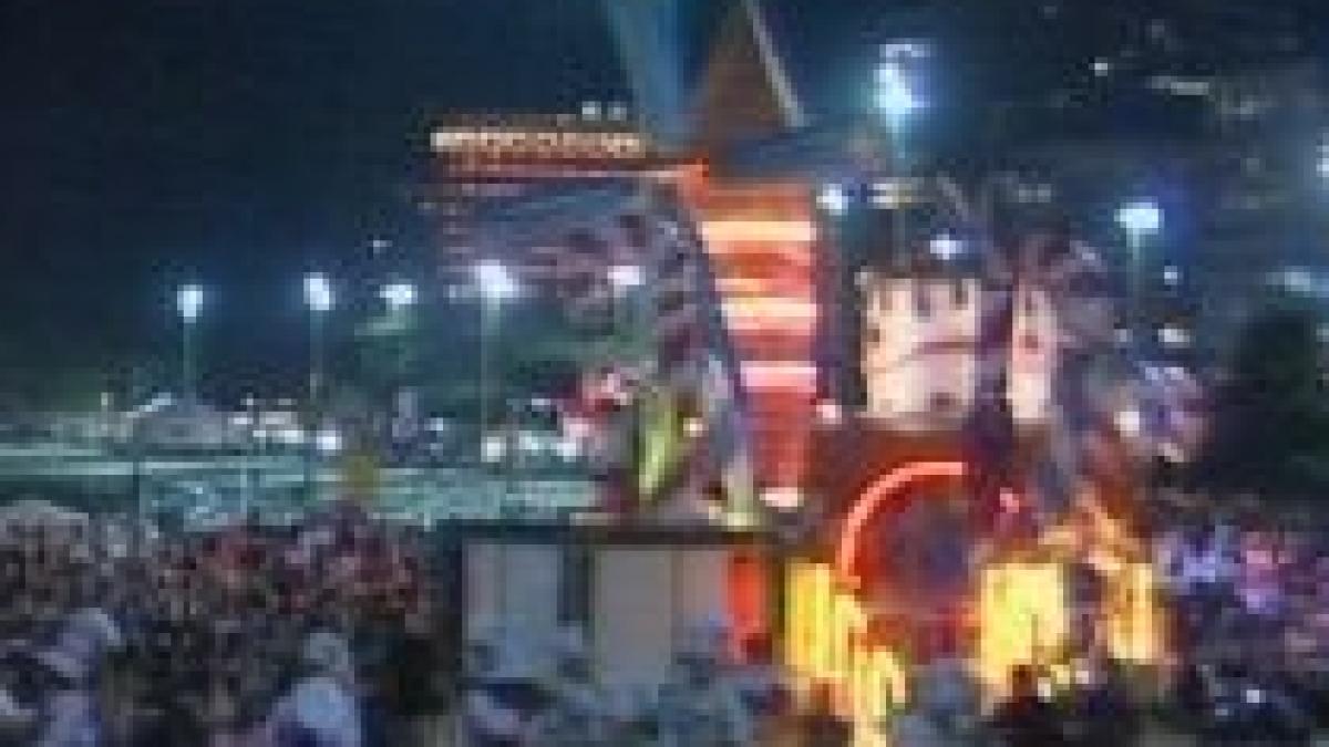 mos craciun la 30 de grade petrecere pe plaja copacabana din rio de janeiro video