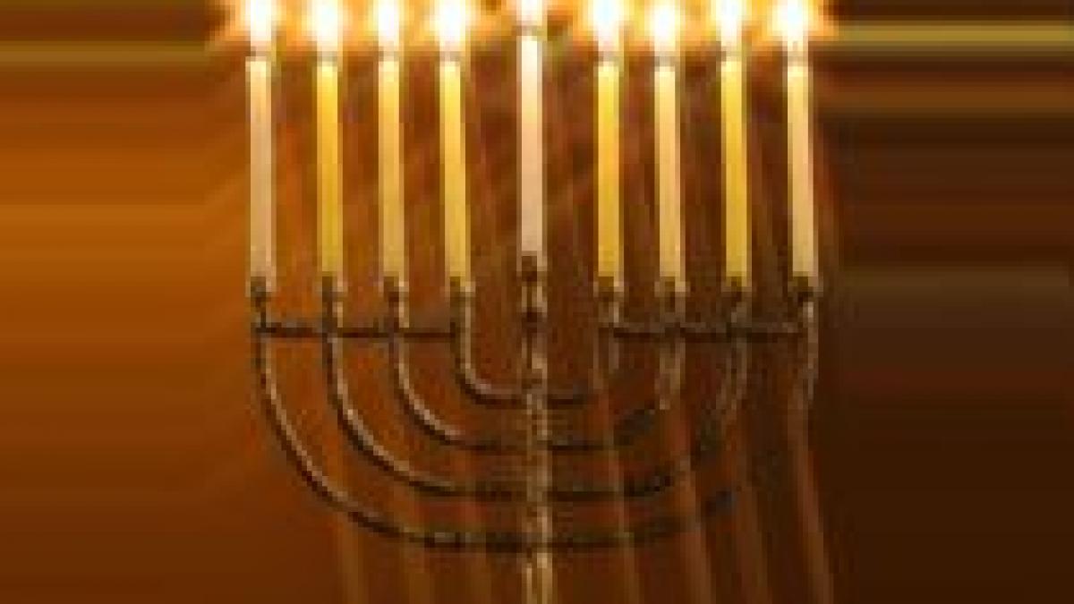 evreii au aprins prima lumanare de hanukkah sarbatoarea luminii