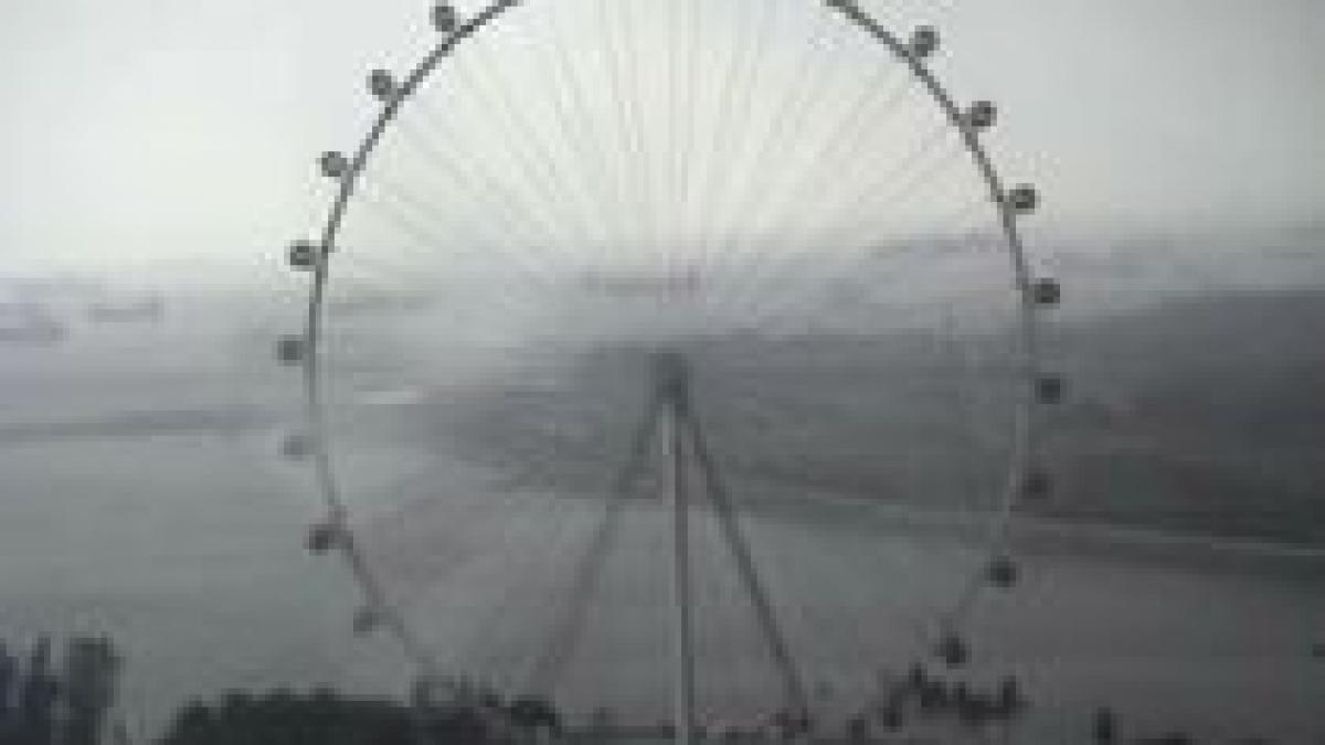 cea mai mare roata de observare din lume s a defectat 100 de oameni au ramas in ea cateva ore