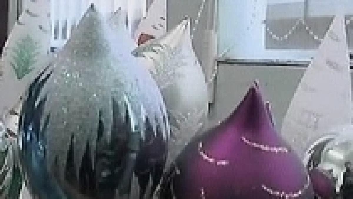 doua milioane de globulete fabricate la curtea de arges vor impodobi brazii romanilor si nu numai