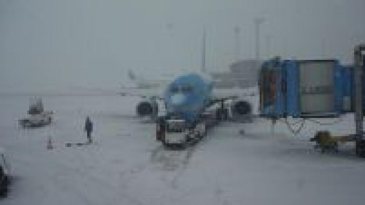 500 de calatori blocati pe un aeroport din chicago din cauza furtunilor de zapada