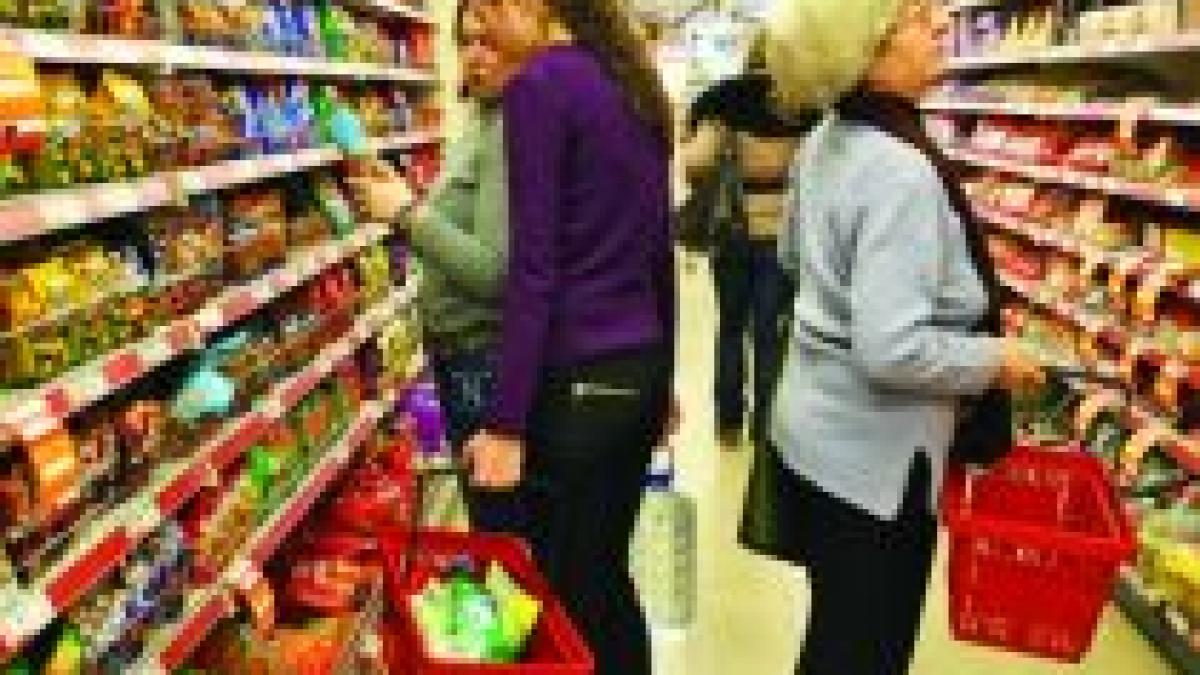 anul acesta romanii cheltuiesc mai putin pe vacantele de sarbatori si mai mult la cumparaturi