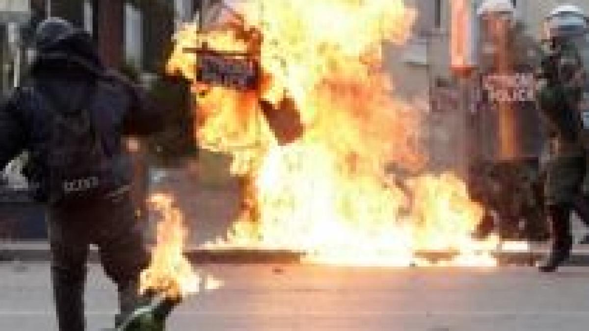 o banca din nordul atenei atacata cu cocteiluri molotov de persoane necunoscute