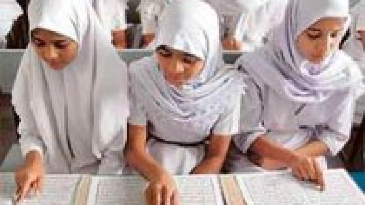 talibanii din pakistan ameninta cu moartea fetele care nu renunta la scoala