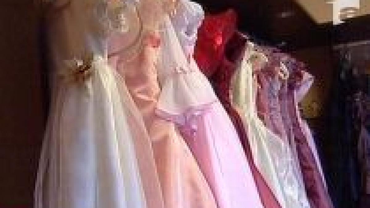 nu cumparati rochii scumpe pentru noaptea de revelion inchiriati le