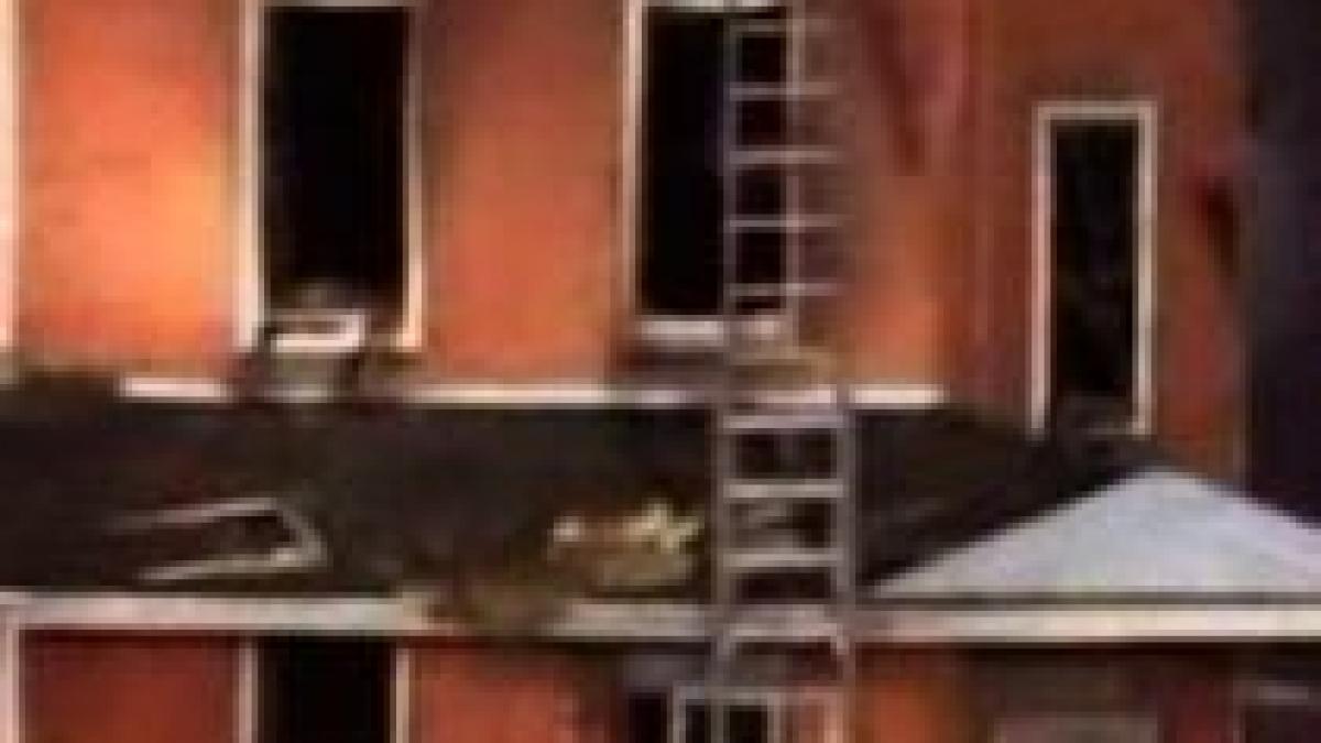 tragedie in philadelphia trei adulti si patru copii au murit in urma unui incendiu