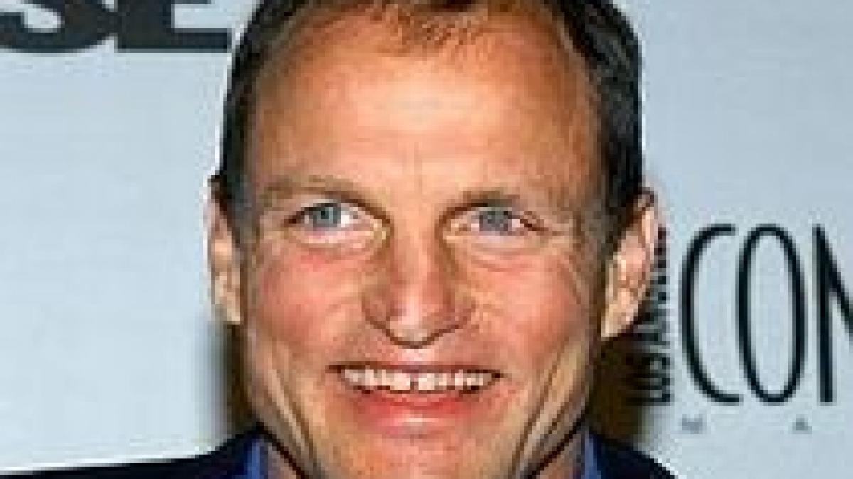 woody harrelson s a casatorit in hawaii
