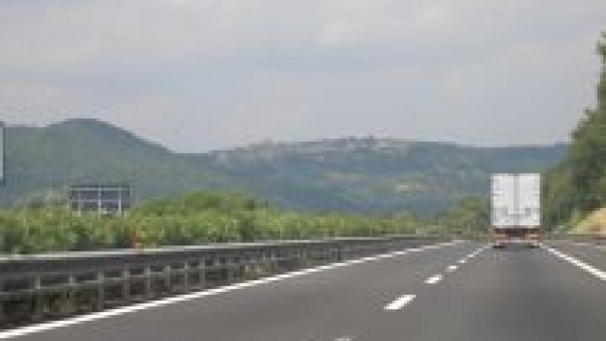 constructia de autostrazi debuteaza cu o amanare