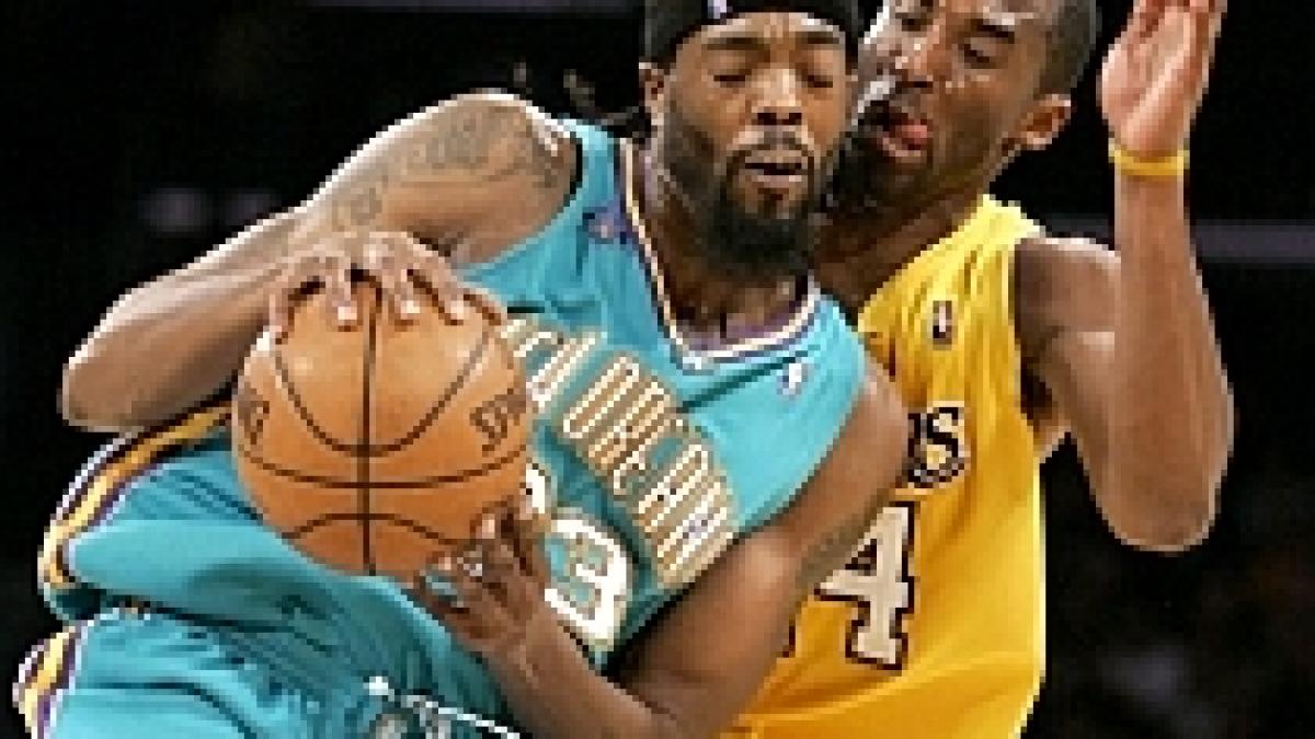 lakers pierd acasa cu hornets 105 116 celtics scapa sefia clasamentului in est video