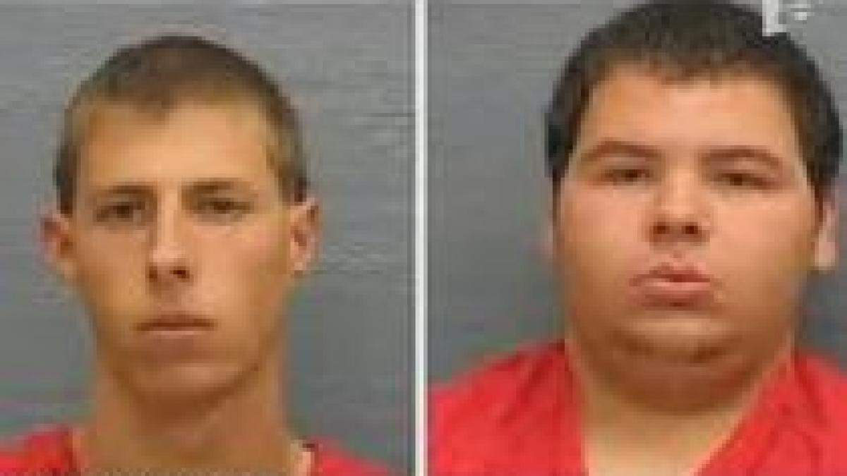 un roman din statele unite a fost jefuit de doi tineri care au fost acuzati si de acte xenofobe