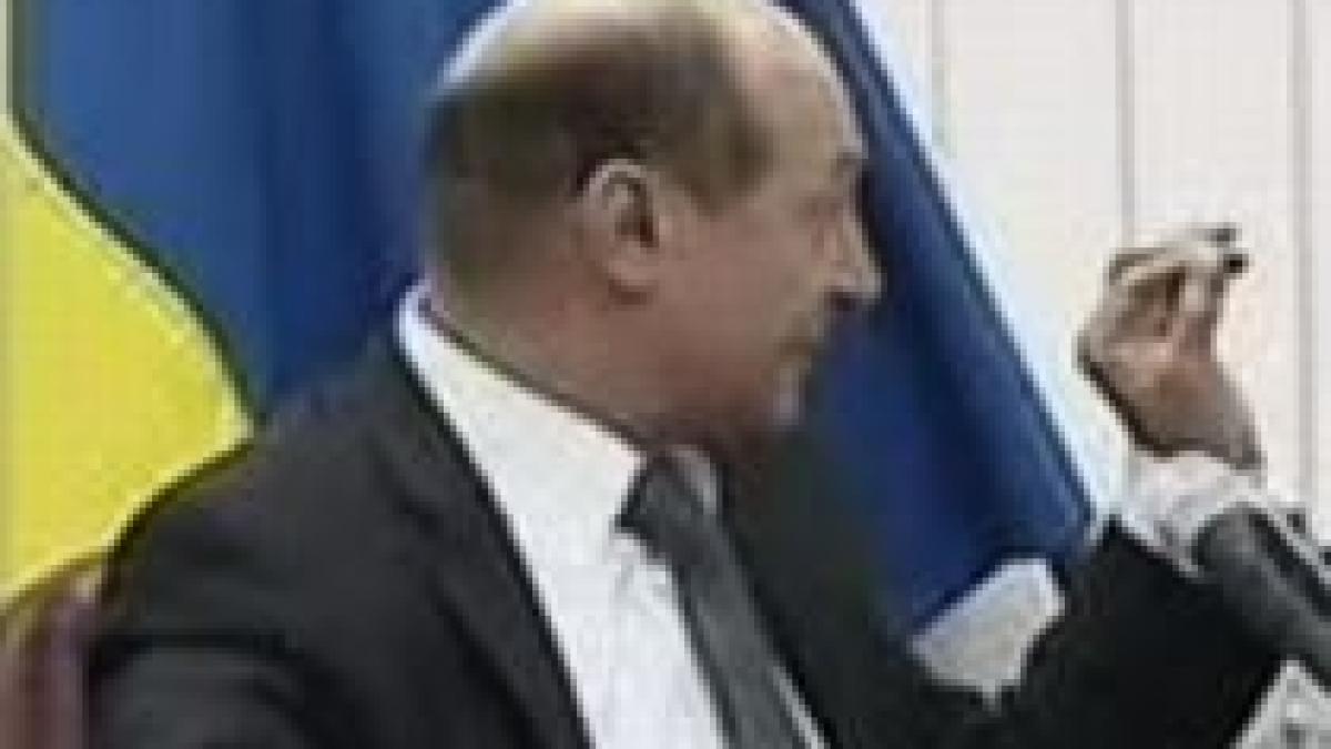 basescu catre viorica costiniu aveti sansa sa fiti evacuata chiar nu va jucati video