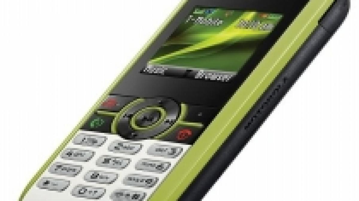 motorola lanseaza telefonul din sticle de apa reciclate