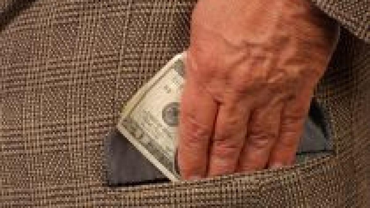 seful serviciului permise de conducere din capitala anchetat de dna pentru luare de mita