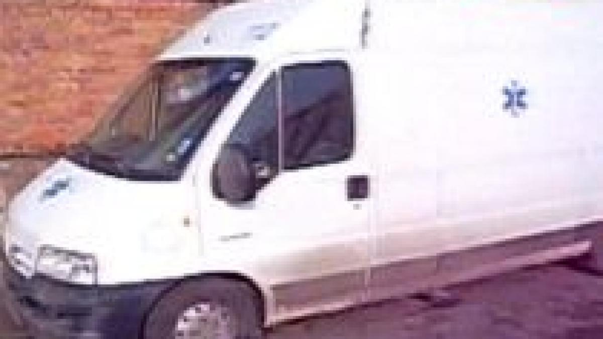 arad un barbat transporta alcool contrafacut cu o ambulanta falsa fara carnet