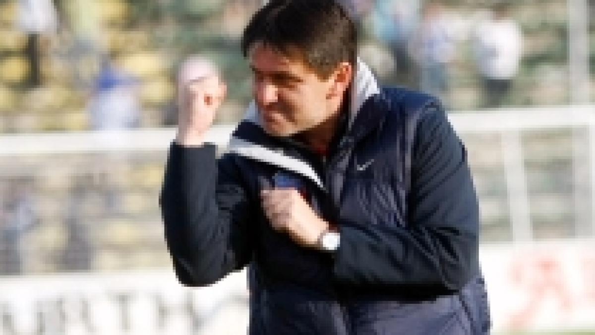 steaua a avut pentru doua luni doi antrenori principali