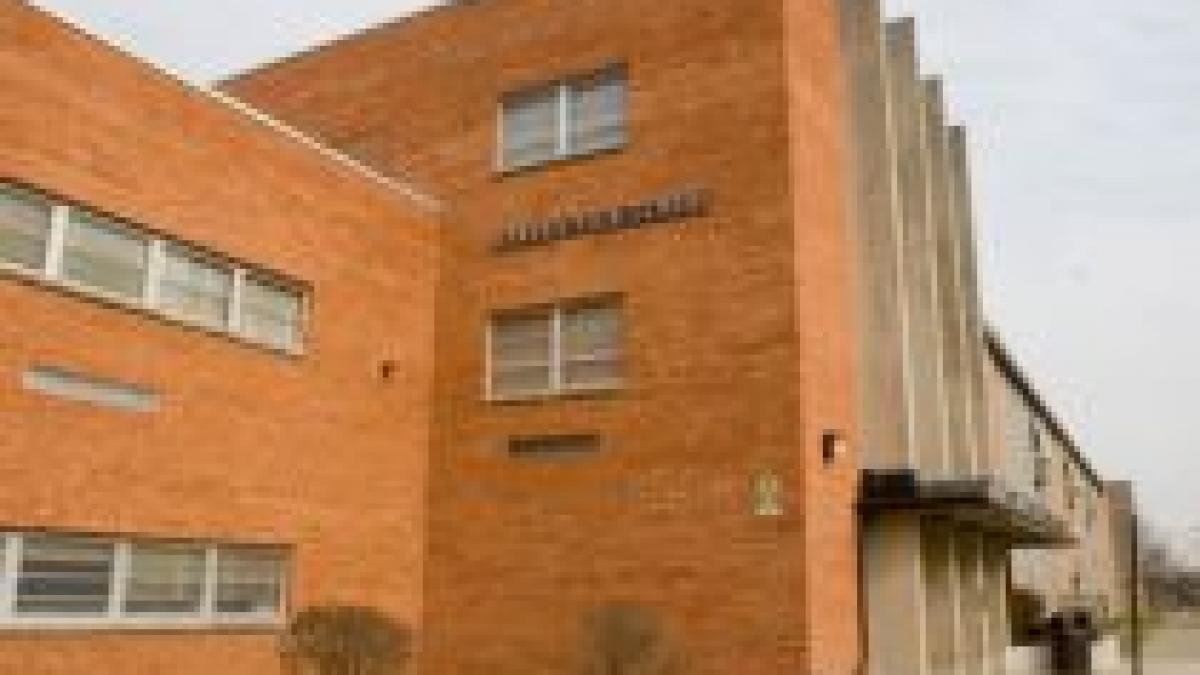 cinci raniti in urma unui atac cu arme de foc produs la un liceu din chicago